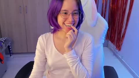 Snapshot of anto_sweet18 chatting on 18, 11, 2025 My birthday is on december 2nd surprise me with a gift from my amazonlist online show from 18, 11, 2025