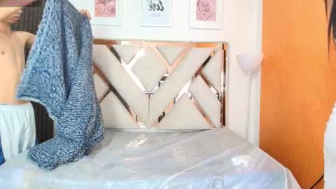 Snapshot of antonella_and_thiago_ chatting on 20, 12, 2025 antonella_and_thiago_ online show from 20, 12, 2025