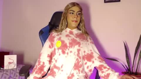 Snapshot of antonella_copper chatting on 7, 11, 2025 Antonella online show from 7, 11, 2025