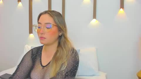 A N T O N E L L A  online show from 18, 2, 2025