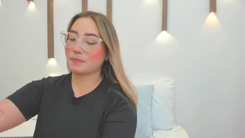 A N T O N E L L A  online show from 21, 2, 2025