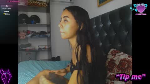 Snapshot of antonellaandnoah chatting on 4, 1, 2025 AntonellaAndNoah online show from 4, 1, 2025