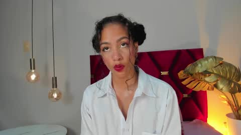 Snapshot of antonellahall_ chatting on 8, 3, 2025 AntonellaHall online show from 8, 3, 2025