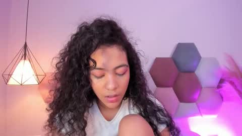 Snapshot of antonellahall_ chatting on 24, 10, 2025 AntonellaHall online show from 24, 10, 2025