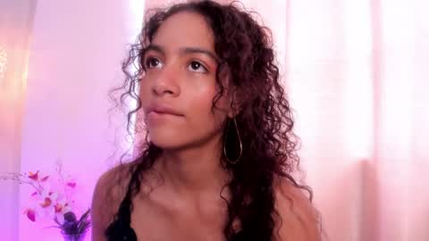 AntonellaHall  online show from 22, 4, 2026