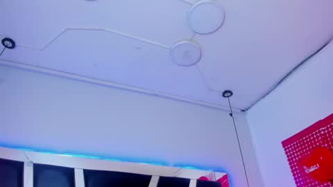 A N T O N E L L E  online show from 15, 2, 2025