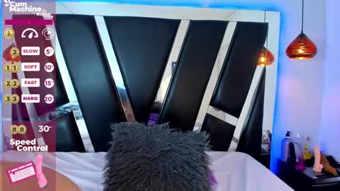 A N T O N E L L E  online show from 20, 2, 2025