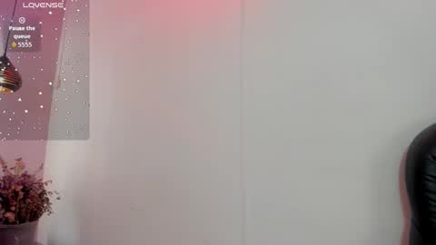 A N T O N E L L E  online show from 17, 9, 2025