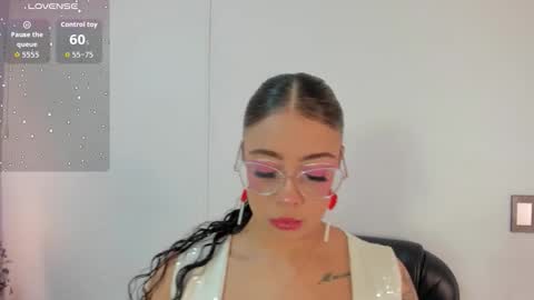 A N T O N E L L E  online show from 20, 9, 2025