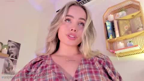 Snapshot of antonia_savatto_ chatting on 17, 10, 2025 o ANTO online show from 17, 10, 2025