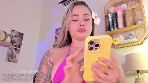 Snapshot of antonia_savatto_ chatting on 12, 11, 2025 o ANTO online show from 12, 11, 2025