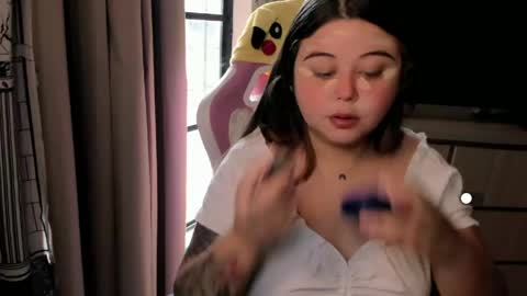   Independent model  online show from 19, 4, 2026