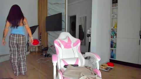 Snapshot of anya_belle_ chatting on 1, 3, 2026 Anya online show from 1, 3, 2026