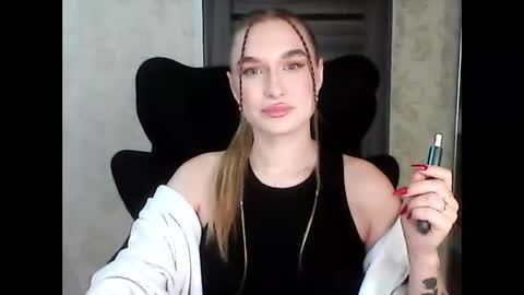 Snapshot of anyasmack chatting on 4, 12, 2025 AnyaSmack online show from 4, 12, 2025