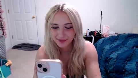 Snapshot of anyataylorrx chatting on 10, 6, 2026 Anya online show from 10, 6, 2026