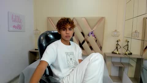 anyelotwink online show from 14, 1, 2026