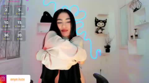 anyeluz_z online show from 6, 3, 2025