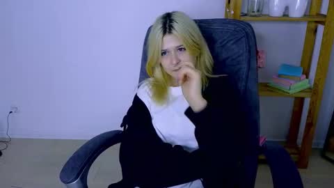 ApheliaStar online show from 7, 11, 2025