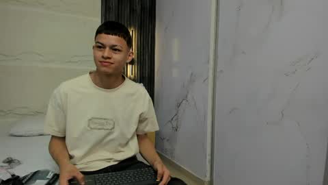   online show from 19, 4, 2026