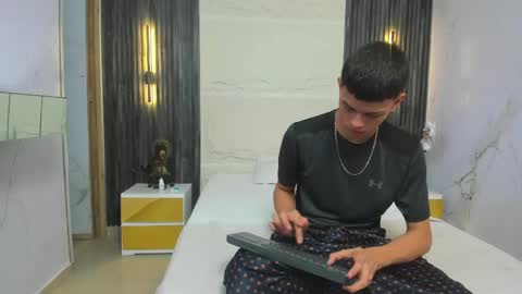   online show from 24, 4, 2026