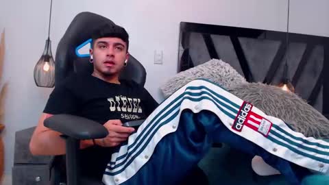 Snapshot of apolo_lopez chatting on 17, 10, 2025 Apolo online show from 17, 10, 2025