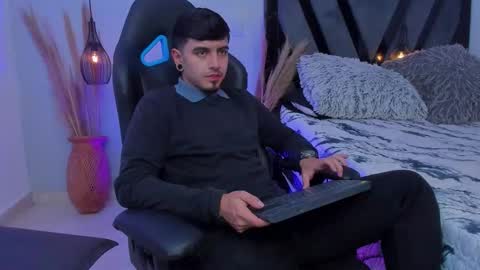 Snapshot of apolo_lopez chatting on 29, 11, 2025 Apolo online show from 29, 11, 2025