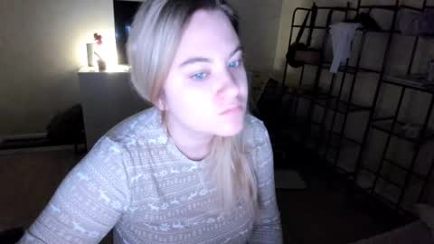 Snapshot of appleyummybuns chatting on 10, 11, 2025 appleyummybuns online show from 10, 11, 2025