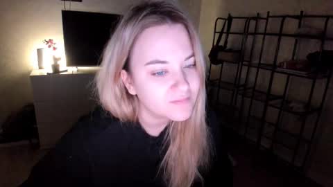 Snapshot of appleyummybuns chatting on 14, 11, 2025 appleyummybuns online show from 14, 11, 2025