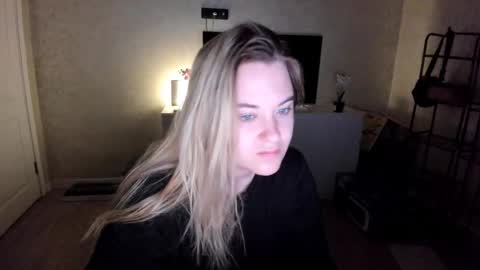 Snapshot of appleyummybuns chatting on 15, 11, 2025 appleyummybuns online show from 15, 11, 2025