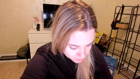 Snapshot of appleyummybuns chatting on 17, 11, 2025 appleyummybuns online show from 17, 11, 2025