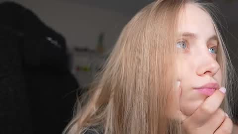  REYNA  next stream is 11h of Feb online show from 22, 4, 2026