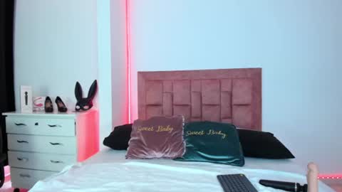 Snapshot of april_collinsxx chatting on 6, 7, 2026 april collinsxx online show from 6, 7, 2026