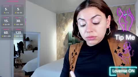 Snapshot of april_dumont chatting on 5, 12, 2025 April online show from 5, 12, 2025