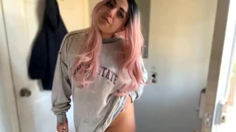 Snapshot of aprilanna chatting on 6, 1, 2025 AnnaApril420 online show from 6, 1, 2025