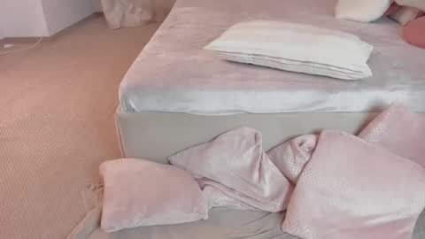 Laura online show from 19, 11, 2025