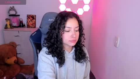 aqua emilly online show from 20, 4, 2026