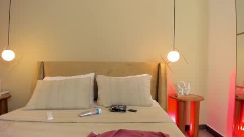  Ara Ferrer  online show from 24, 4, 2026