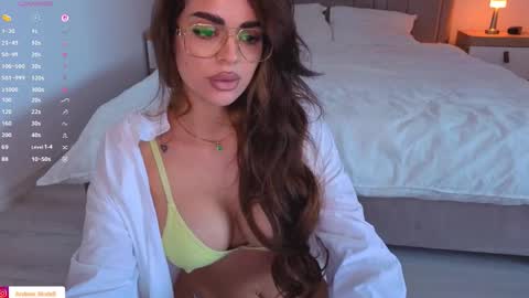 IsaBella online show from 6, 11, 2025