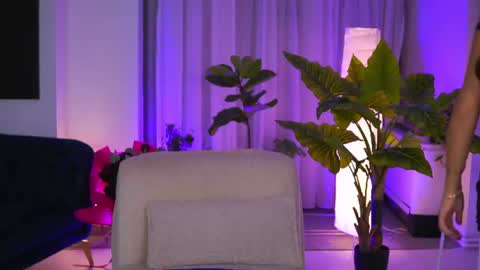 IsaBella online show from 5, 8, 2026