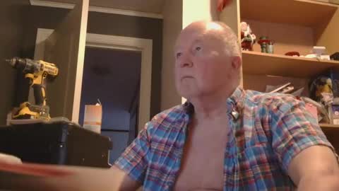 Snapshot of arcticman44 chatting on 19, 4, 2026 arcticman44 online show from 19, 4, 2026