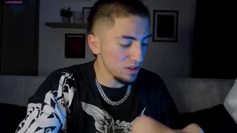 Snapshot of aresmassimox chatting on 21, 11, 2025 Mateo online show from 21, 11, 2025