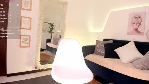 Snapshot of ari_es chatting on 5, 2, 2025 Ari online show from 5, 2, 2025