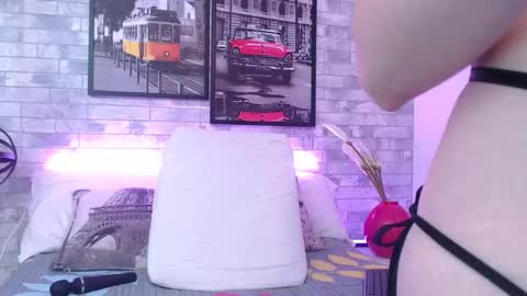 Snapshot of ari_james chatting on 4, 12, 2024 Ahri James online show from 4, 12, 2024