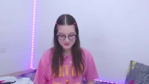 Snapshot of ari_james chatting on 18, 9, 2025 Ahri James online show from 18, 9, 2025