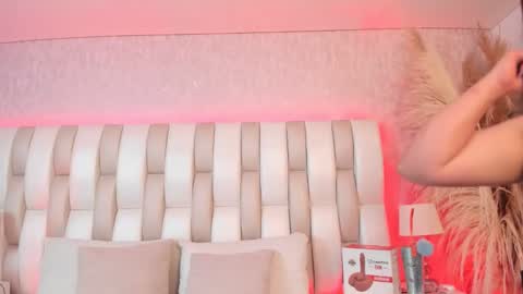 ari_lynn_ online show from 20, 4, 2026