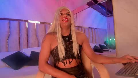 Snapshot of ari_monet chatting on 12, 9, 2025 ARI online show from 12, 9, 2025