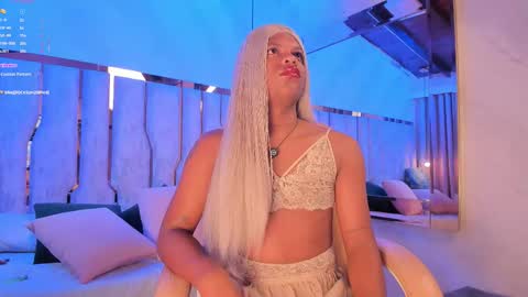 Snapshot of ari_monet chatting on 11, 11, 2025 ARI online show from 11, 11, 2025