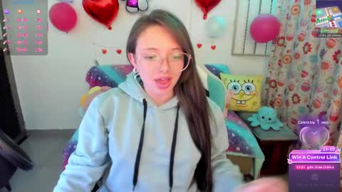 Snapshot of aria_alaia chatting on 5, 3, 2025 Linda online show from 5, 3, 2025