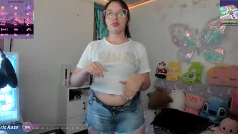 Snapshot of aria_alaia chatting on 24, 9, 2025 Linda online show from 24, 9, 2025