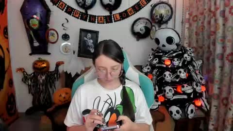 Snapshot of aria_alaia chatting on 7, 10, 2025 Linda online show from 7, 10, 2025